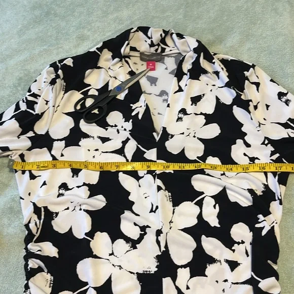 Vince Camuto Floral Black and White Blouse - Picture 6 of 6